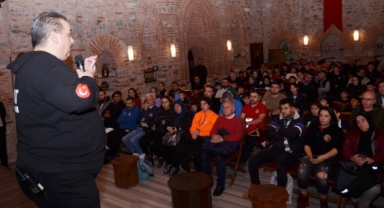Arama kurtarma ekibinden sporculara afet eğitimi