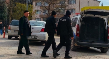 Babasının evini soydu eşyaları sattı