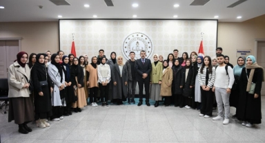 Bakan Tekin, BUÜ’lü öğrencileri ağırladı