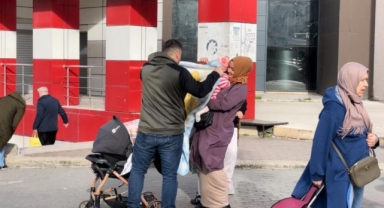 Bursa’da etkili rüzgar vatandaşlara zor anlar yaşattı
