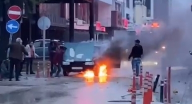 Bursa’da otomobil alev alev yandı