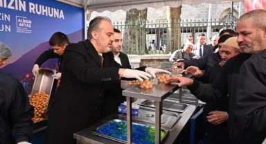 Bursa’da şehitlerin anısına lokma dağıtıldı