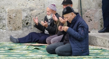 Bursa Ulu Cami’de Filistin halkı için dua edildi
