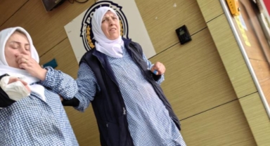 Elini makineye kaptırdı