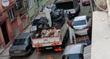 Evin içinden kamyon dolusu çöp çıktı