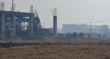Fabrika inşaatı beton atıldığı sırada çöktü: 6 yaralı