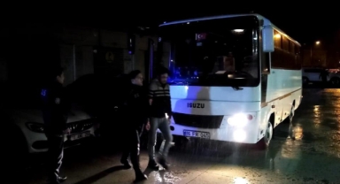 İnegöl'de bir dairede 17 kaçak göçmen yakalandı