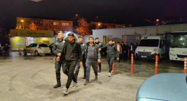 İnegöl Emniyeti kaçak 23 şahsı yakaladı