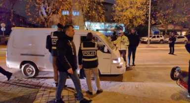 İnegöl polisi şüphelilere göz açtırmıyor