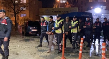 Jandarmanın durdurduğu 4 kişi kaçak göçmen çıktı