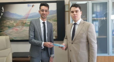 Kaymakam’dan başarılı memura ödül