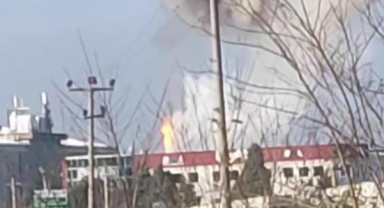 Kestel'de iş yerinin çatısı alev alev yandı