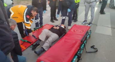 Motosiklet hafif ticari araçla çarpıştı 2 yaralı