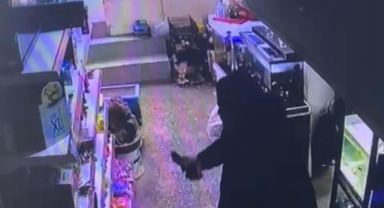 Müşteri gibi geldi iş yerinden araç çalıp kaçtı