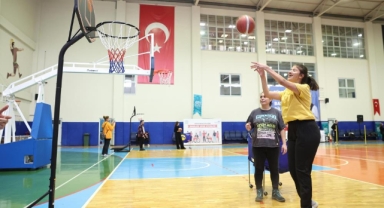 Nilüfer’de özel çocukların gösterisi alkış aldı