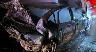 Otobanda çarpışan otomobiller alev aldı:7 yaralı