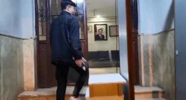 Para dolu çantayı karakola teslim etti
