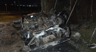 Takla atıp yanan aracın sürücüsü kayıplara karıştı