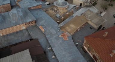 Tarihi çarşının çatısındaki kurşun kaplamalar çalındı