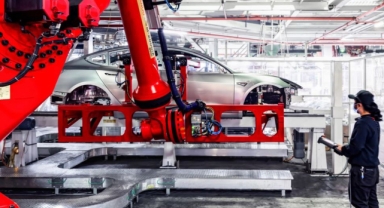Tesla fabrikasında robotun mühendise saldırdığı ortaya çıktı
