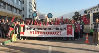 Üniversite öğrencileri şehitler ve Filistin için yürüdü