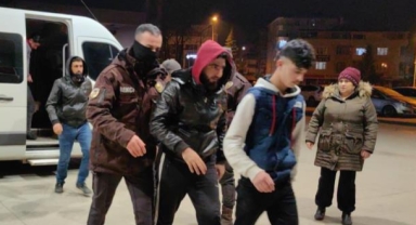 Yabancı uyruklu 13 kişi sınırdışı edildi