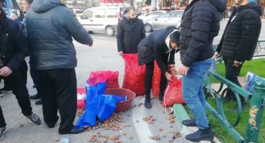 Zabıta seyyar satıcılara göz açtırmadı