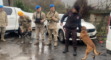 Zonguldak'ta anne ile oğlu göçük altında kaldı