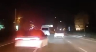 5 aracın anayolda yarışı kameraya yansıdı