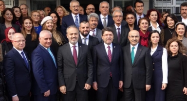 Adalet Bakanı Yılmaz Tunç, Bursa’da karne dağıttı