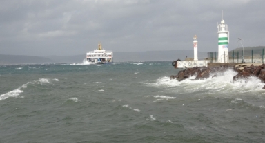 Bozcaada ve Gökçeada’ya tüm feribot seferleri iptal edildi