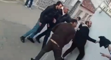 Bursa'da sopalarla öldüresiye dövdüler
