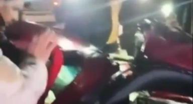 Bursa’da tıra çarpan otomobil hurdaya döndü