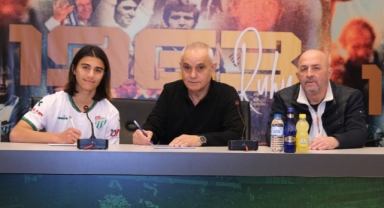 Bursaspor, genç futbolcusu Ahmet Çobanoğlu ile sözleşme imzaladı