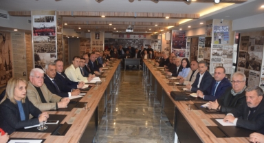 CHP Bursa İl Başkanı Yeşiltaş aday adaylarıyla bir araya geldi