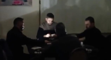 Elektrik kesilsede oyunu bırakmadılar