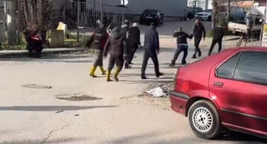 İki grubun sopalı meydan kavgası kamerada