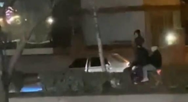 İnegöl'de yakıtı biten aracı böyle götürdüler