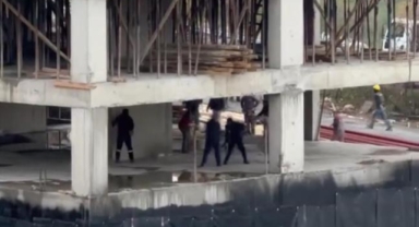 İnşaat işçilerinin meydan muharebesi kamerada
