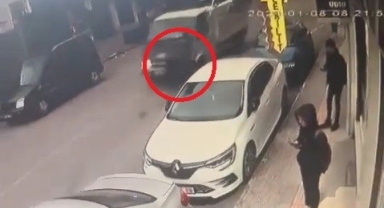 Karşıya geçmeye çalışan yayaya kamyonet çarptı