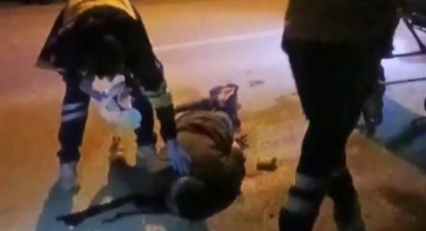 Kasisten hızlı geçen motosiklet devrildi: 1 yaralı