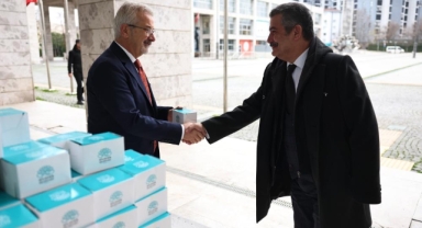 Nilüfer Belediyesi’nden kandil simidi ikramı