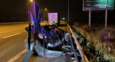 Polislerin içinde bulunduğu otomobil tıra çarptı: 1 ölü 2 yaralı