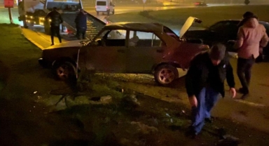 Refüje çarpan otomobil takla attı: 1 yaralı