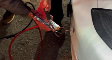 Tesla Uludağ'da dondu, Renault kurtardı