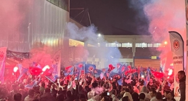 Tofaş'ta zam sevinci sabaha kadar sürdü