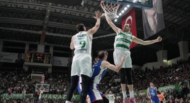 Türkiye Sigorta Basketbol Süper Ligi: Bursaspor: 73 - A. Efes: 83