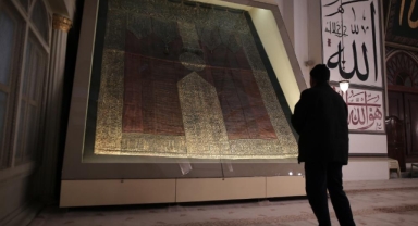 Ulu Cami'deki Kabe örtüsünün altın püskülleri kayıp