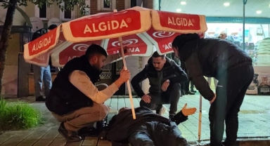 Yaralıyı yağmurdan böyle korudular