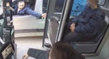 Yol istedi, 4 kişinin saldırısına böyle uğradı